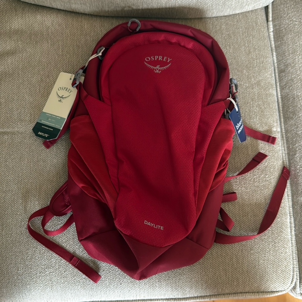 Brand new Osprey Daylite Backpack red